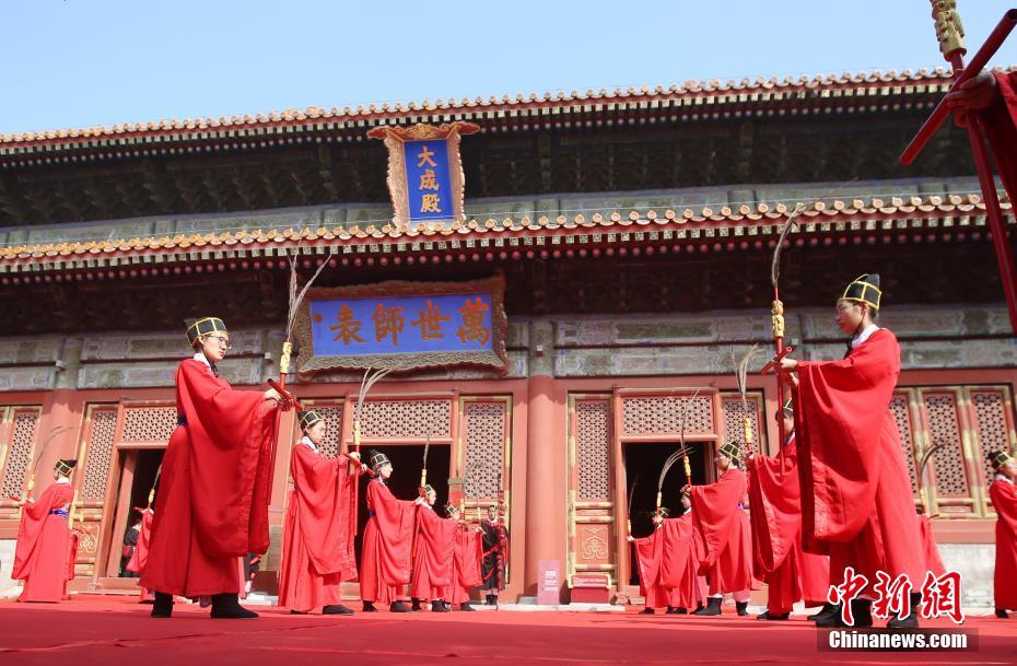 China celebra 2569o aniversário de Confúcio