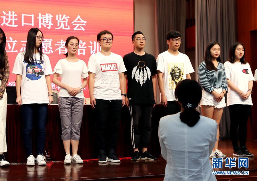 Mais de 5 mil voluntários se preparam para primeira exposi??o de importa??o da China