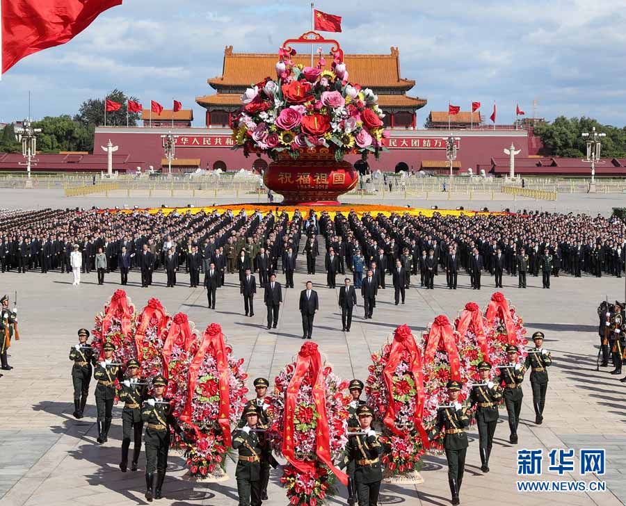 Líderes da China fazem tributo na Pra?a Tian'anmen aos heróis nacionais