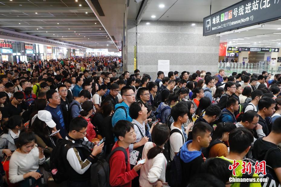 Pico de viagens registrado no regresso do feriado do Dia Nacional da China