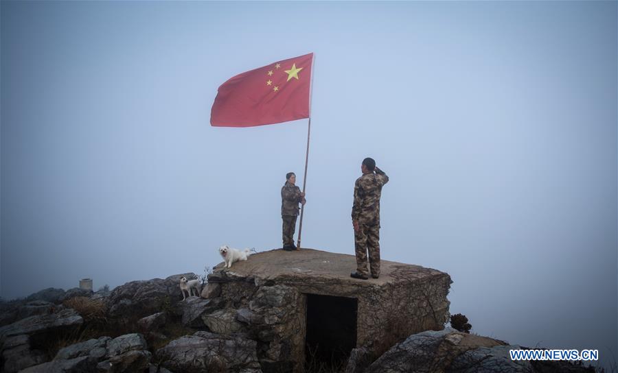 Galeria: Policiais em atividade na fronteira de Jiangsu