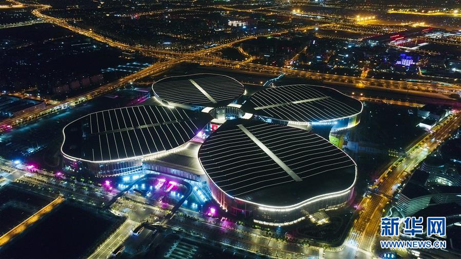 Galeria: Panorama noturno do Centro Nacional de Exibi??es e Conven??es de Shanghai
