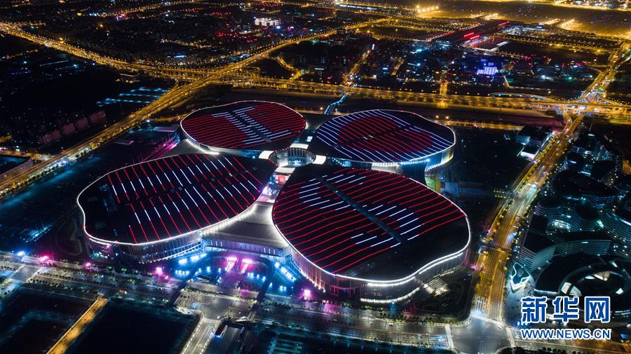 Galeria: Panorama noturno do Centro Nacional de Exibi??es e Conven??es de Shanghai