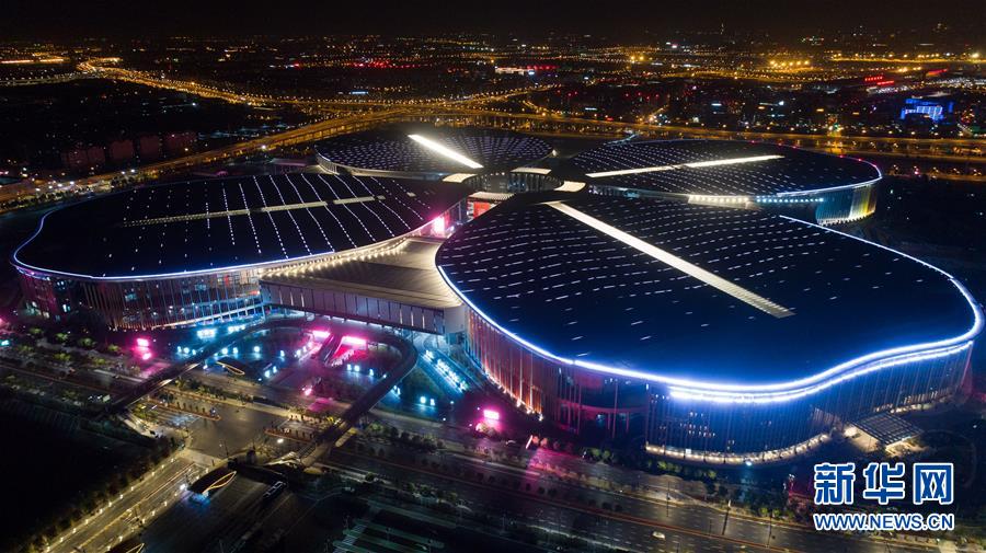 Galeria: Panorama noturno do Centro Nacional de Exibi??es e Conven??es de Shanghai