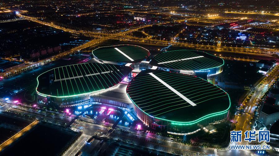 Galeria: Panorama noturno do Centro Nacional de Exibi??es e Conven??es de Shanghai