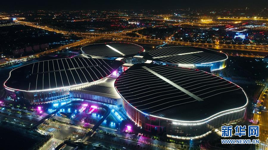 Galeria: Panorama noturno do Centro Nacional de Exibi??es e Conven??es de Shanghai