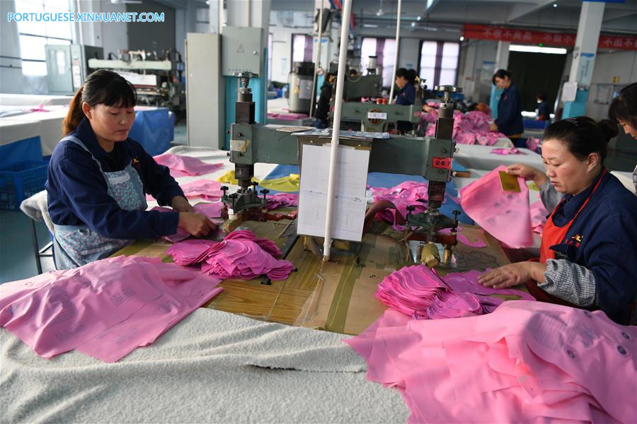 Parque industrial de redu??o da pobreza beneficia moradores em vila de Jiangsu