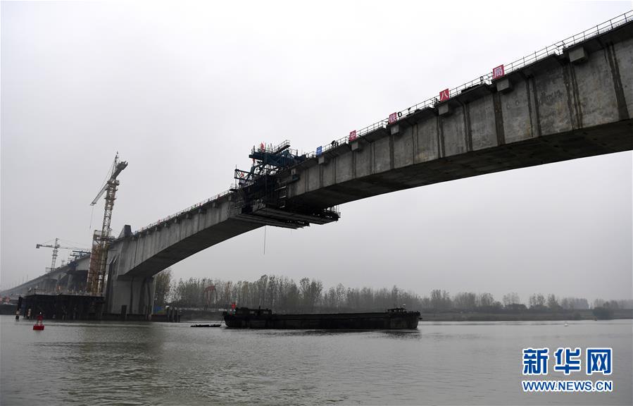 China conclui constru??o da ponte sobre o rio Huaihe em Anhui