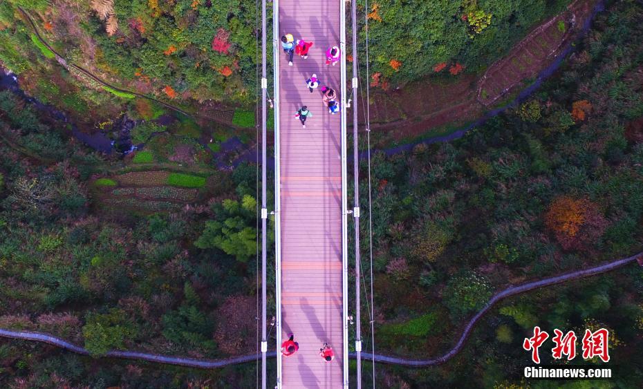 Panorama aéreo da ponte Leixin em Jiangxi
