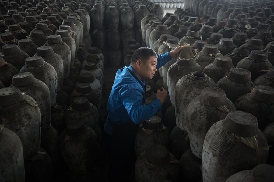 Galeria: Produ??o de vinho de arroz tradicional em Zhejiang, leste da China