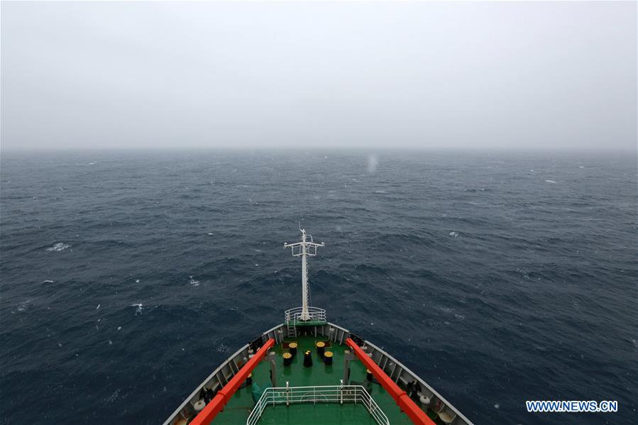Navio quebra-gelo Xuelong parte para nova expedi??o à Antártida