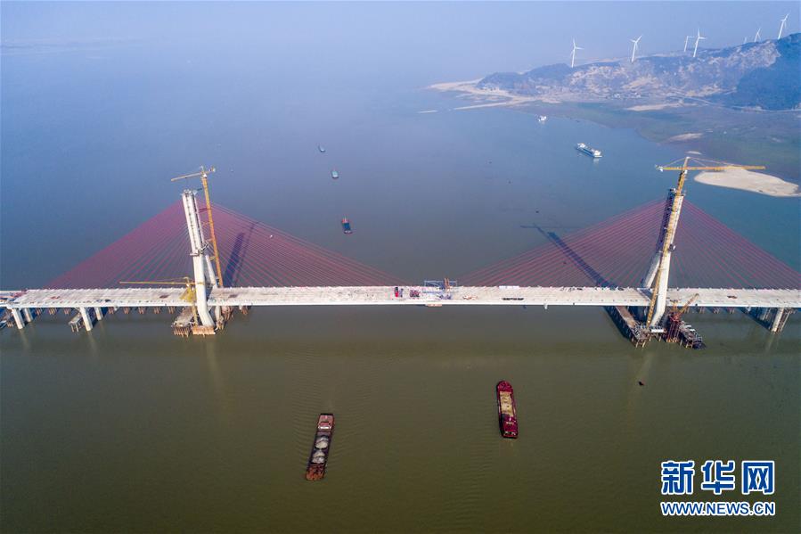 Galeria: Unidas as duas se??es da Ponte No 2 do Lago Boyang