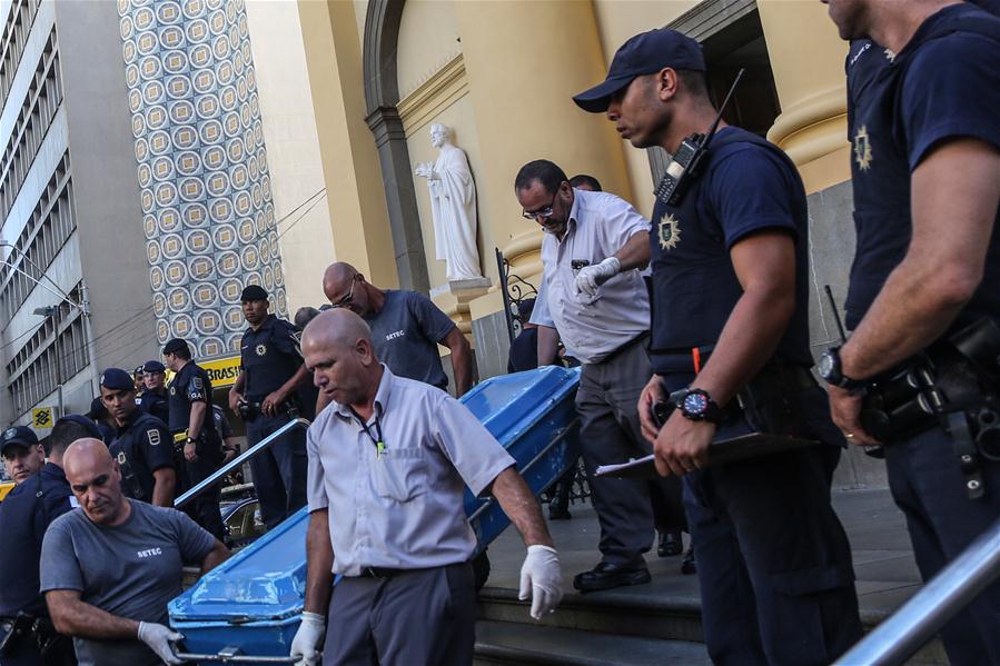 Tiroteio deixa cinco mortos em igreja de campinas