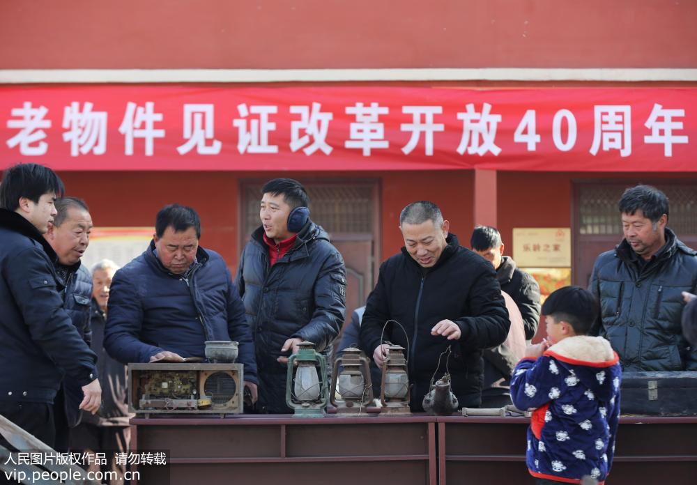 Henan: Exibi??o dos elementos antigos mostra mudan?as na vida do povo chinês em 40 anos