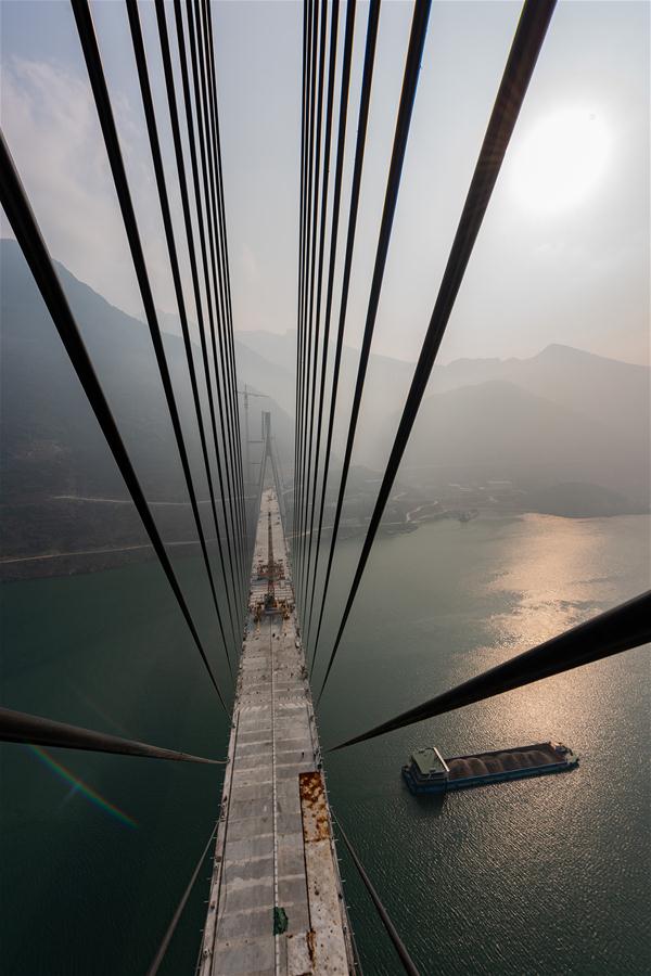 Fechamento de ponte com v?o de 470 metros é finalizado em Jiangxi