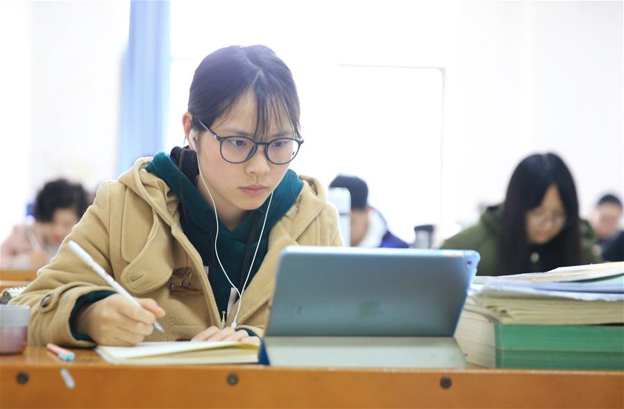 Três milh?es de chineses far?o processo seletivo para pós-gradua??o