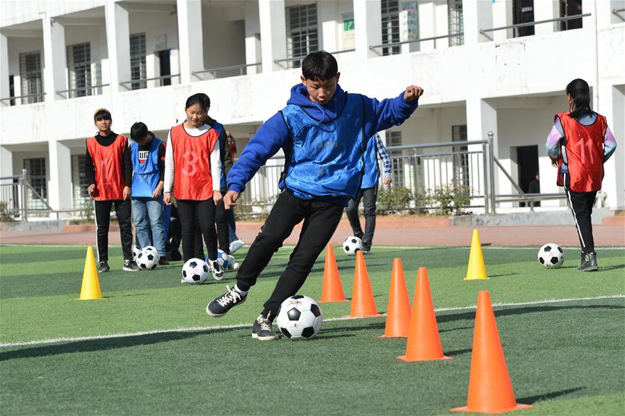Escola de futebol ajuda jovens jogadores a alcan?ar seus sonhos