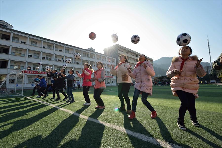 Escola de futebol ajuda jovens jogadores a alcan?ar seus sonhos