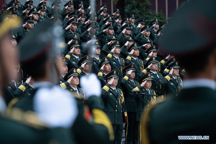 Cerim?nia de hasteamento de bandeiras celebra o 19.o aniversário do regresso de Macau à pátria
