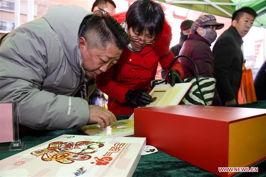 China lan?ou os selos especiais do zodíaco de homenagem ao Ano do Porco