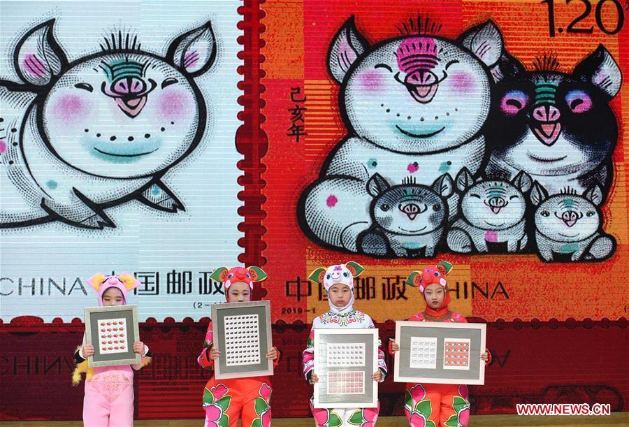 China lan?ou os selos especiais do zodíaco de homenagem ao Ano do Porco