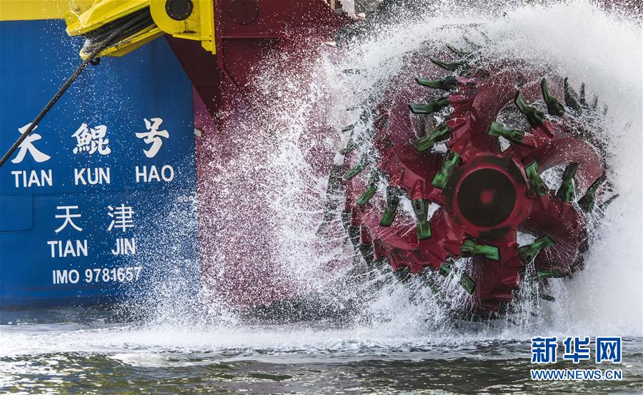 Maior navio de dragagem da ásia retorna após ensaio marítimo