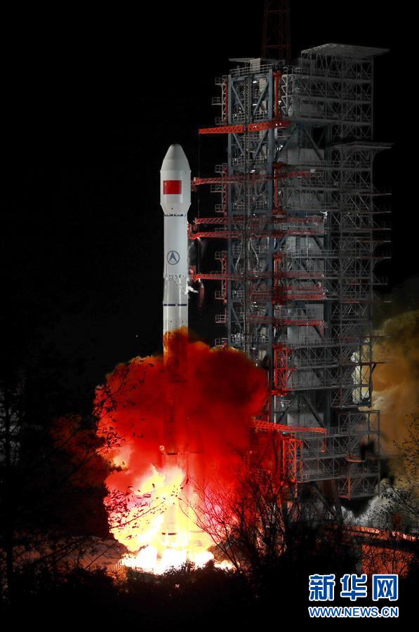 China lan?a satélite Zhongxing-2D