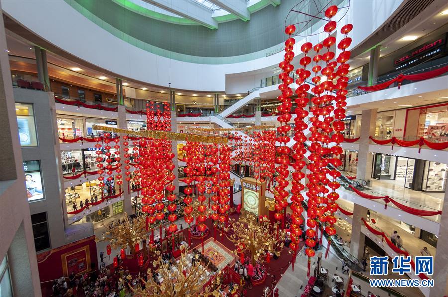 Centro comercial em Kuala Lumpur prepara recep??o do Ano Novo Lunar 