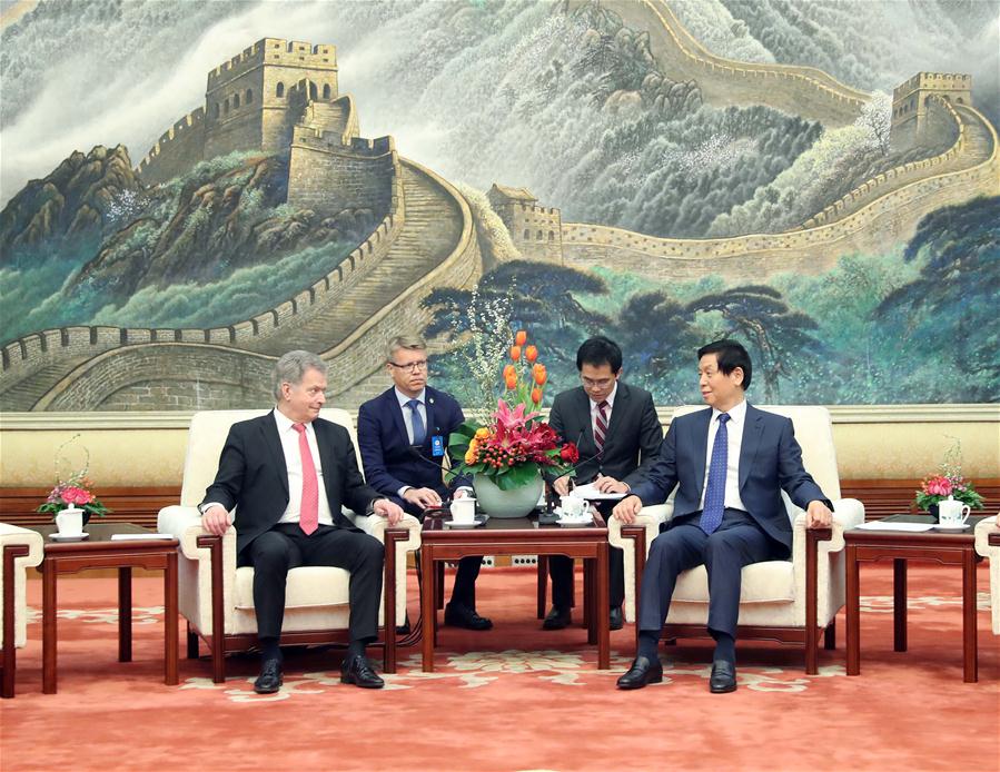 China pode brindar à Finlandia amplas oportunidades de negócios, diz premiê chinês