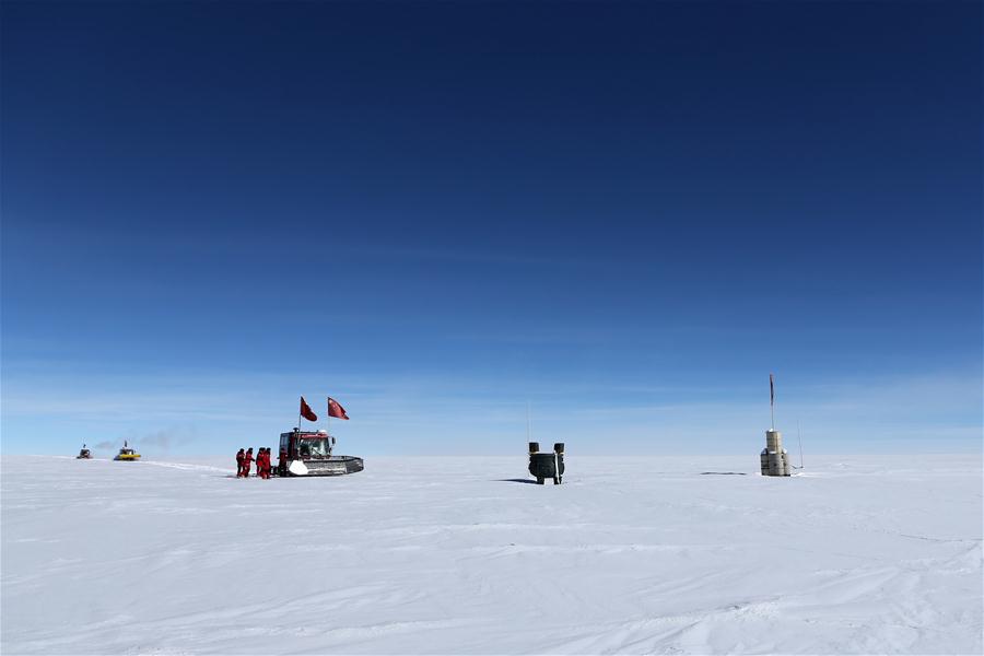 Fotos: Equipe da 35a expedi??o antártica na área do Dome Argus