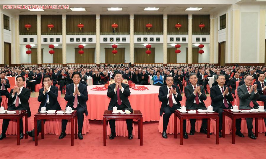Xi estende sauda??es da Festa da Primavera e expressa confian?a no futuro