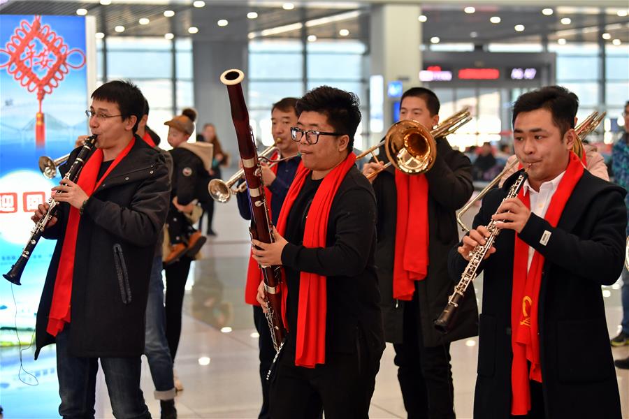 Festival das Lanternas celebrado com atividades na Esta??o Ferroviária Sul de Taiyuan em Taiyuan, província de Shanxi
