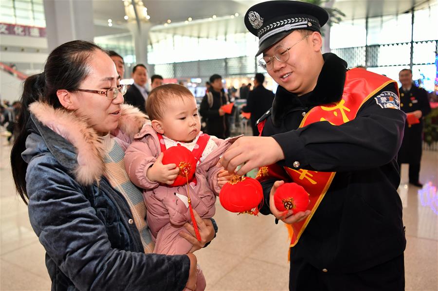 Festival das Lanternas celebrado com atividades na Esta??o Ferroviária Sul de Taiyuan em Taiyuan, província de Shanxi