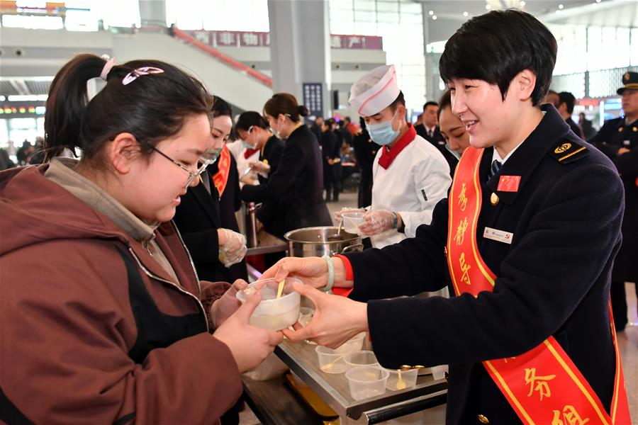 Festival das Lanternas celebrado com atividades na Esta??o Ferroviária Sul de Taiyuan em Taiyuan, província de Shanxi