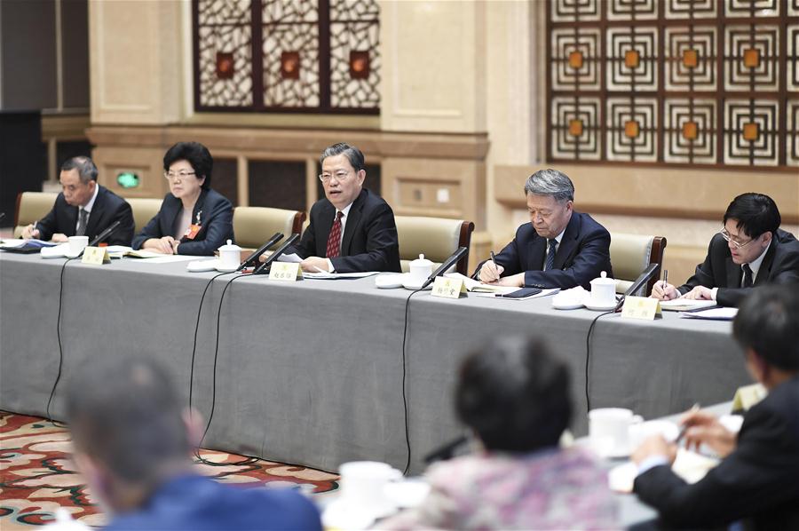 Líderes chineses se reúnem com conselheiros políticos em painéis de discuss?es