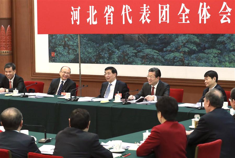 Líderes chineses participam de delibera??es em painel na sess?o legislativa anual