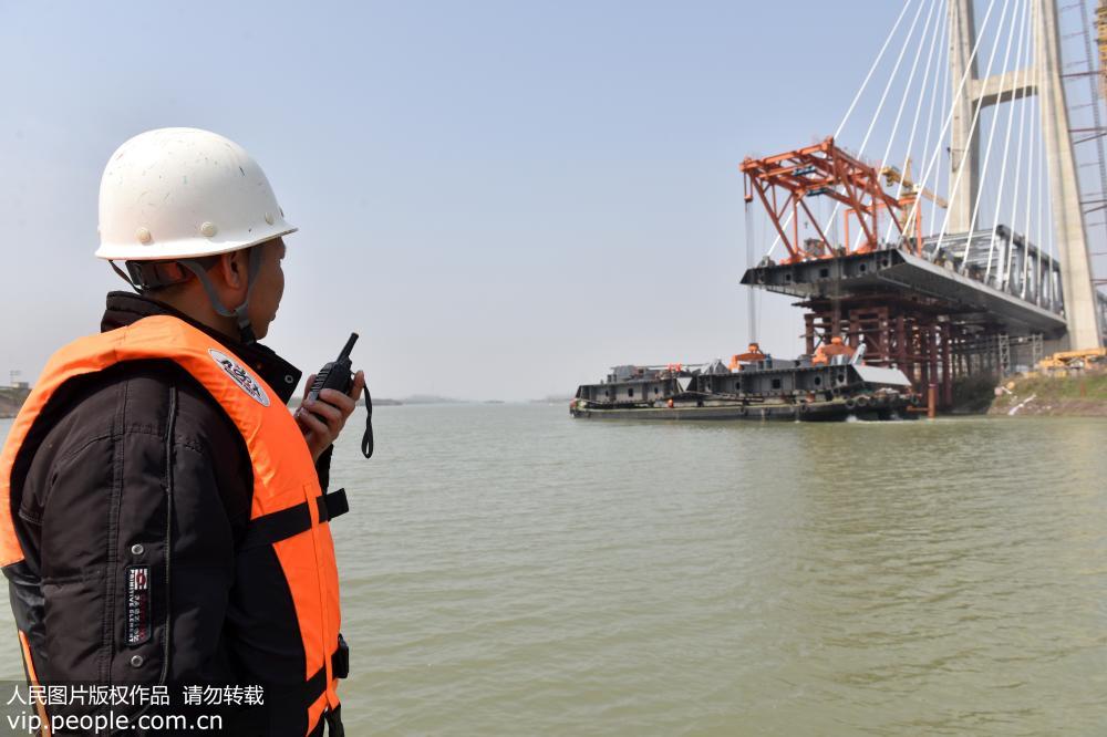 Construídas se??es da ponte ferroviária Shangqiu-Hefei-Hangzhou sobre Rio Yuxi