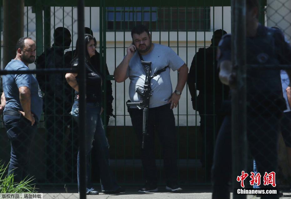 Brasil: 10 mortos em tiroteio dentro de escola
