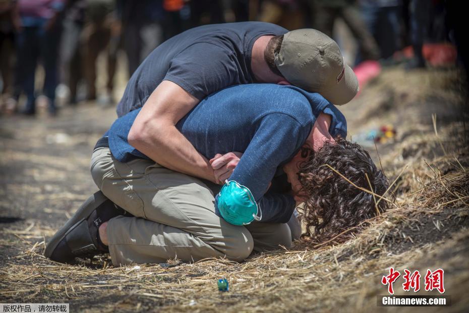 Etiópia: Familiares das vítimas do voo ET302 realizam cerim?nia fúnebre