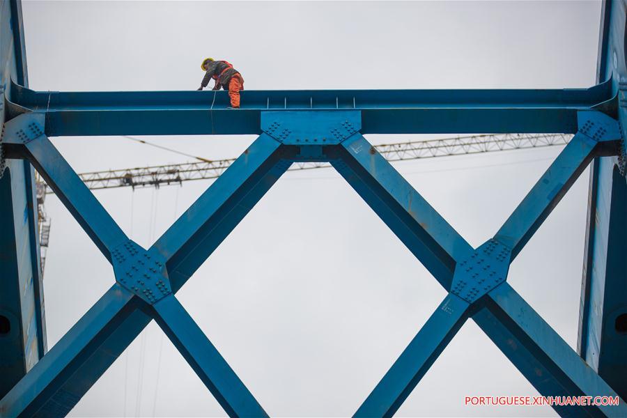 Galeria: Constru??o da Ponte Yachihe da ferrovia de alta velocidade Chengdu-Guiyang será concluída no fim de 2019