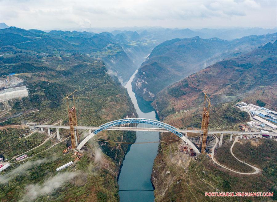 Galeria: Constru??o da Ponte Yachihe da ferrovia de alta velocidade Chengdu-Guiyang será concluída no fim de 2019