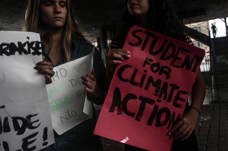 Galeria:Estudantes de S?o Paulo participam de movimento contra a mudan?a climática