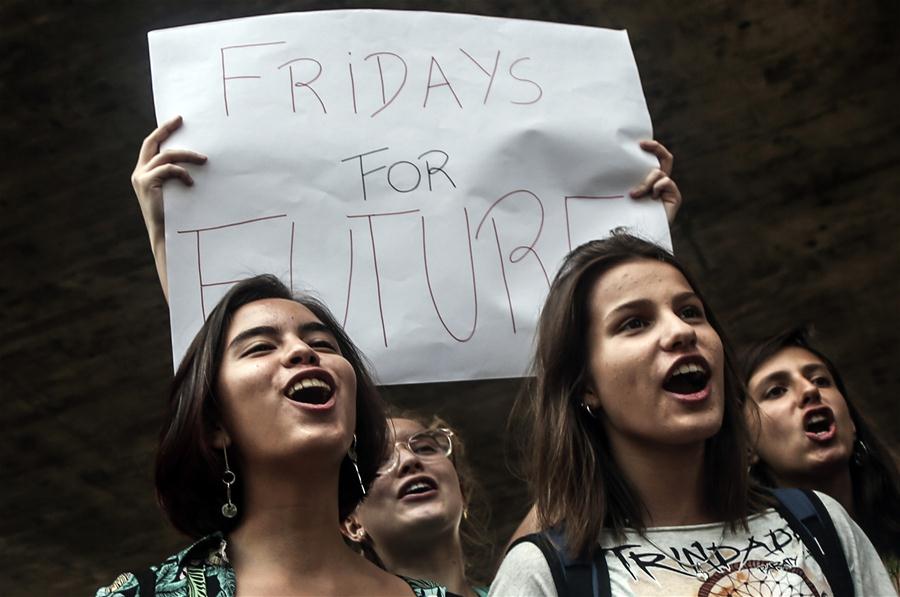 Galeria:Estudantes de S?o Paulo participam de movimento contra a mudan?a climática