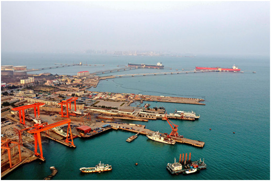 Terminal Huangdaoyou do Porto de Qingdao a 18 de mar?o