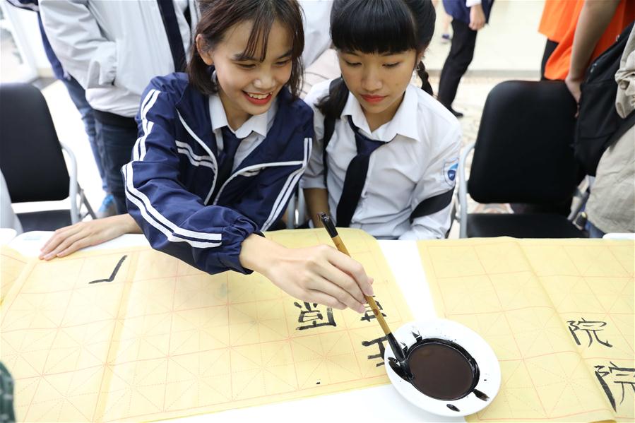 Galeria:Atividade de intercambio cultural entre jovens chineses e vietnamitas inicia em Hanói