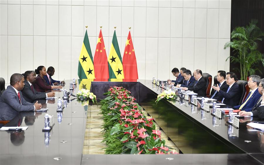 Premiê chinês reúne-se com seu homólogo de S?o Tomé e Príncipe