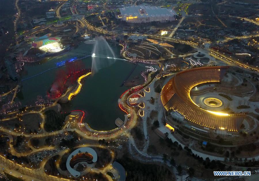 Vista noturna do sítio de Exposi??o Internacional de Horticultura de Beijing