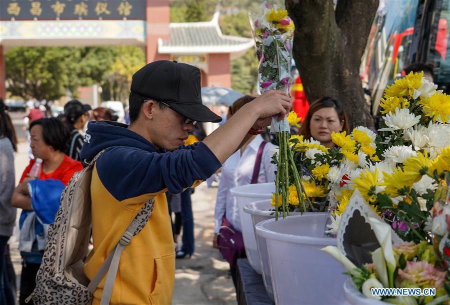 Galeria: Realizada cerim?nia de luto em homenagem ás vítimas de incêndio em Xichang
