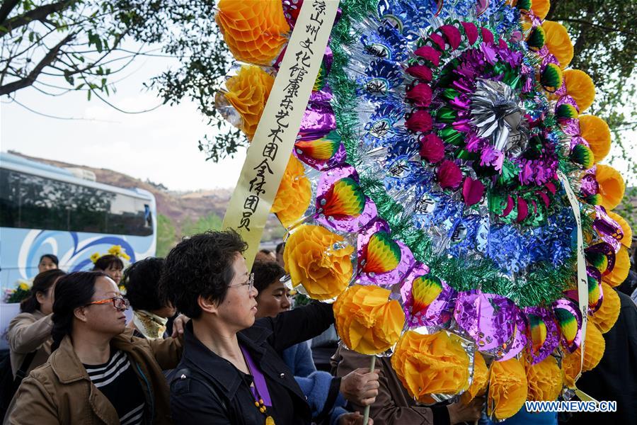 Galeria: Realizada cerim?nia de luto em homenagem ás vítimas de incêndio em Xichang