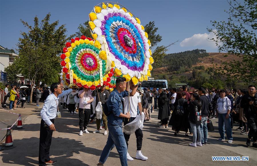 Galeria: Realizada cerim?nia de luto em homenagem ás vítimas de incêndio em Xichang
